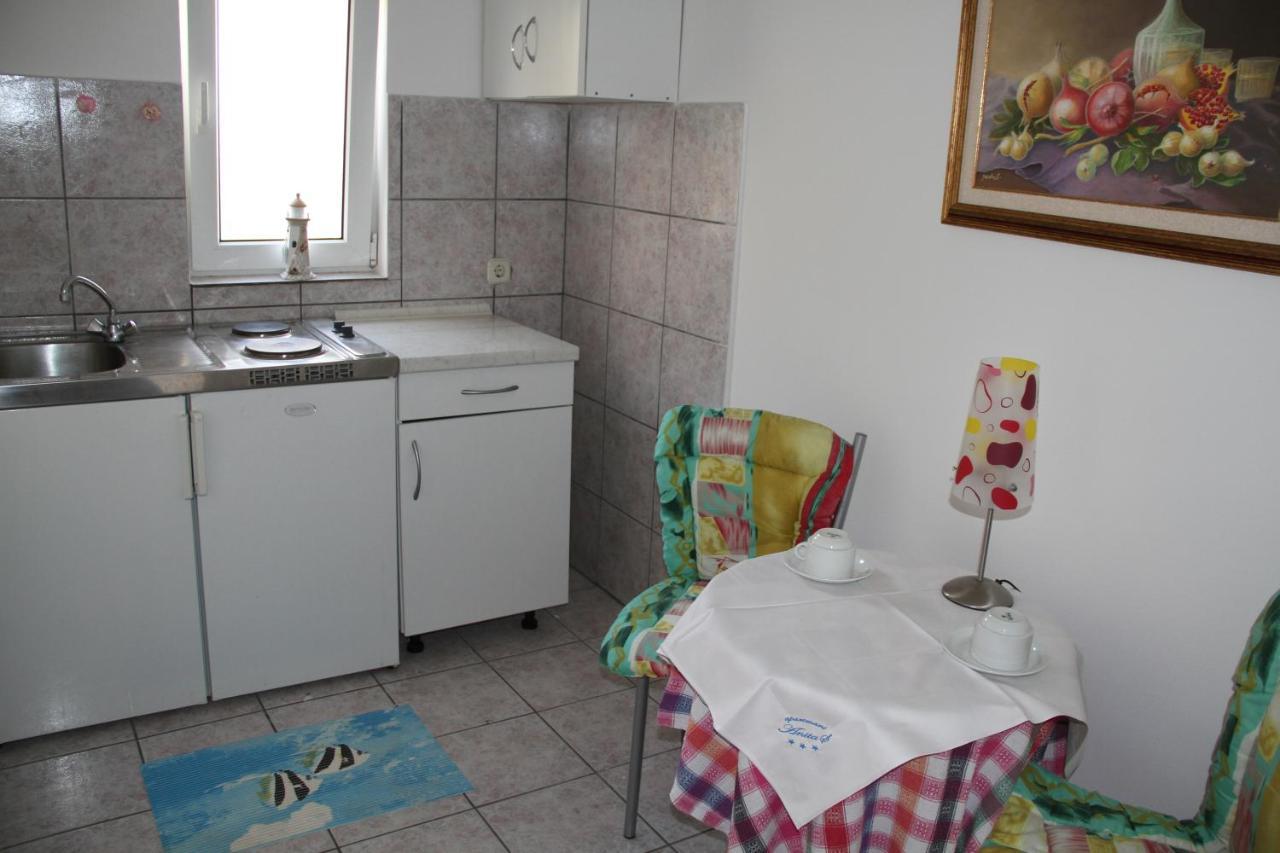Apartmani Anitas Gradac  Exteriör bild